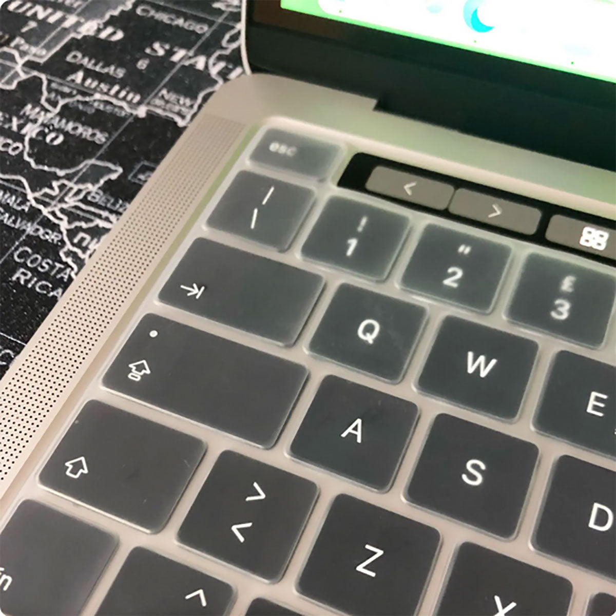 Apple Macbook 16' Touch Bar A2141 Zore Klavye Koruyucu Transparan Buzlu Silikon Ped Renksiz