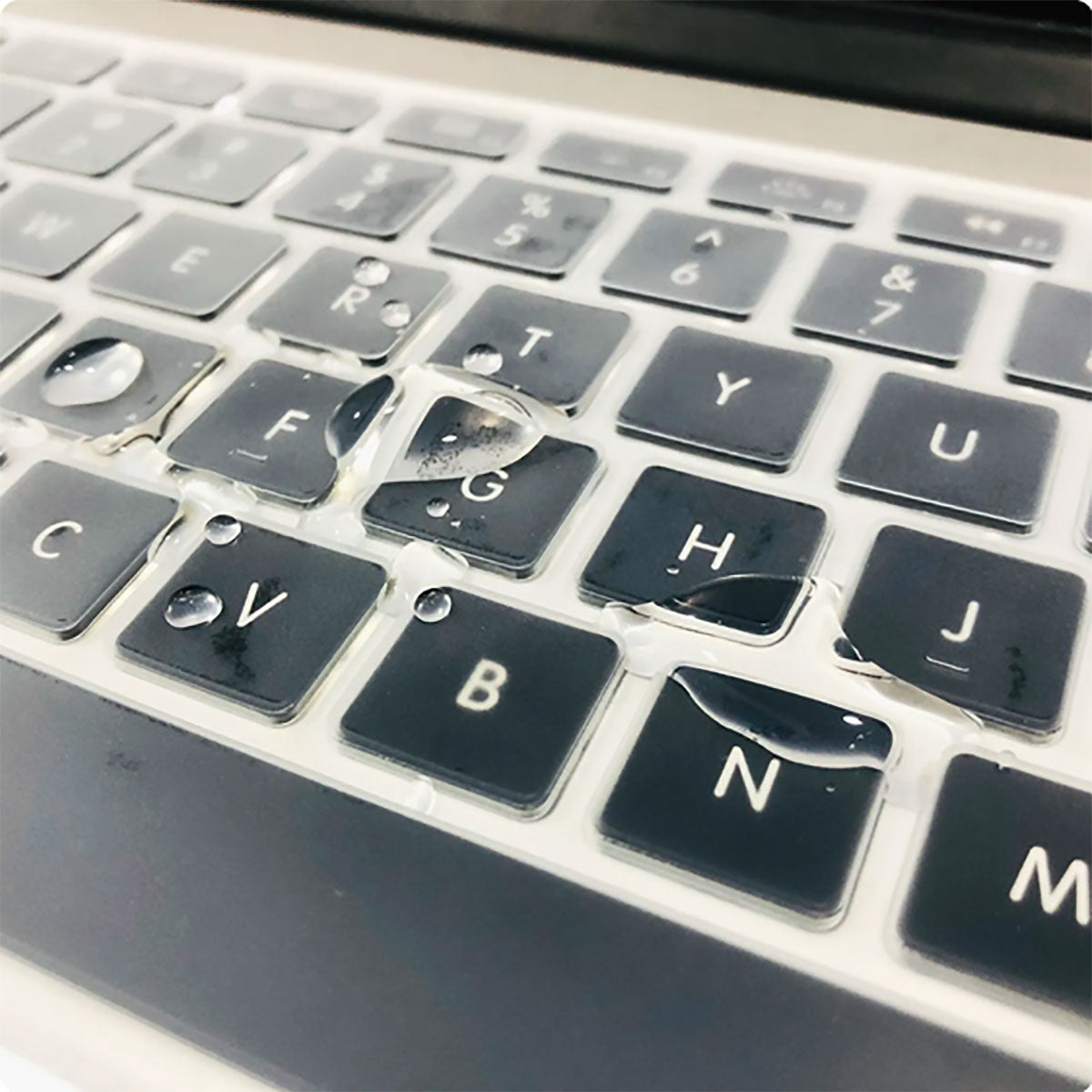 Apple Macbook 16' Touch Bar A2141 Zore Klavye Koruyucu Transparan Buzlu Silikon Ped Renksiz